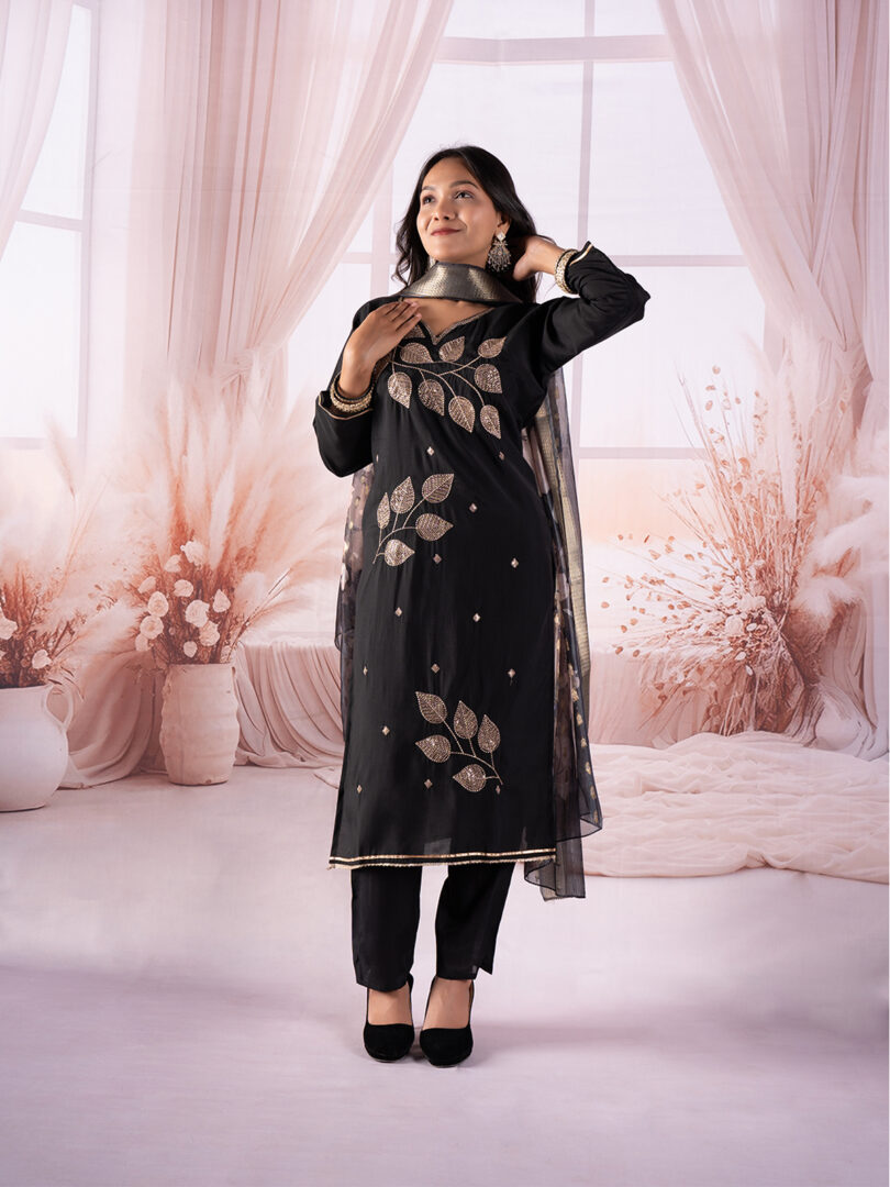 Black Embroidered Kurta Set with Floral Organza Dupatta - Image 3