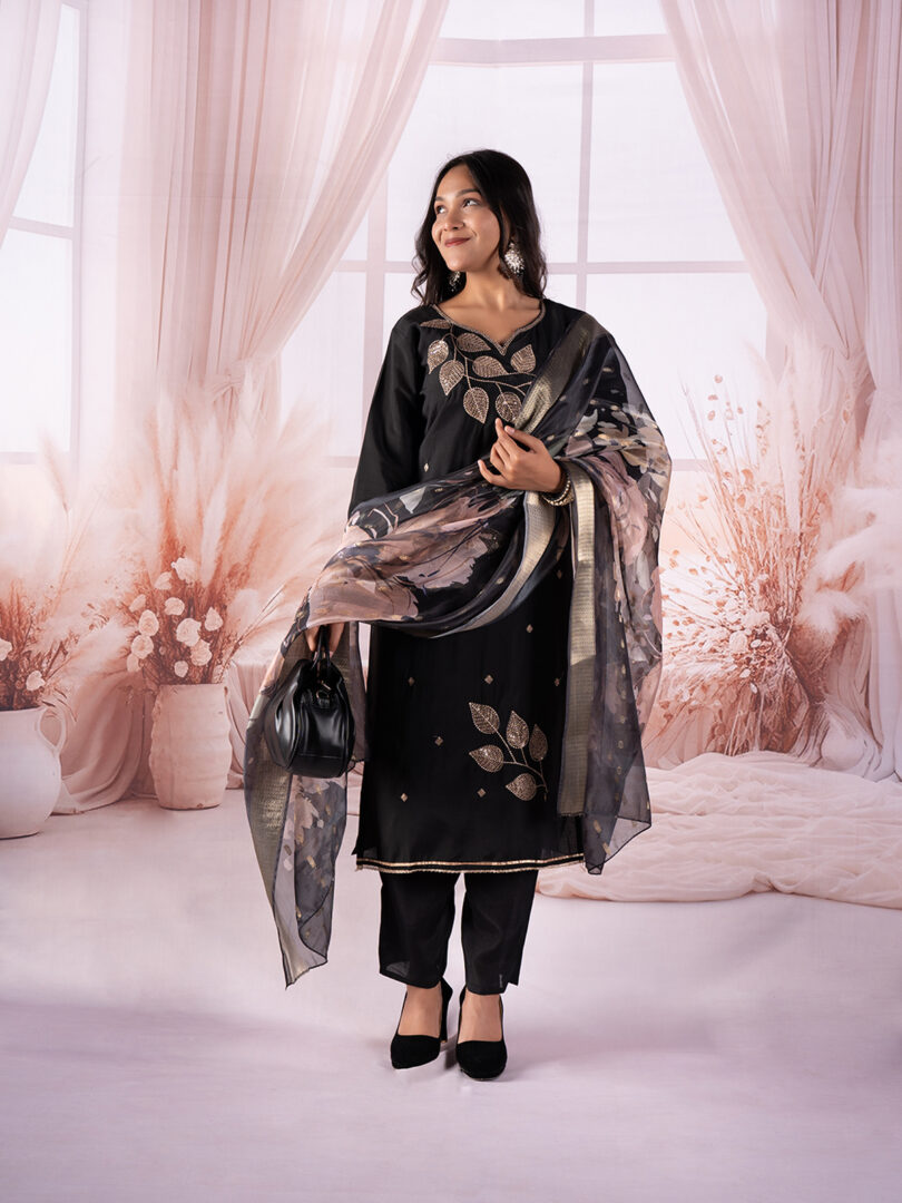 Black Embroidered Kurta Set with Floral Organza Dupatta - Image 5